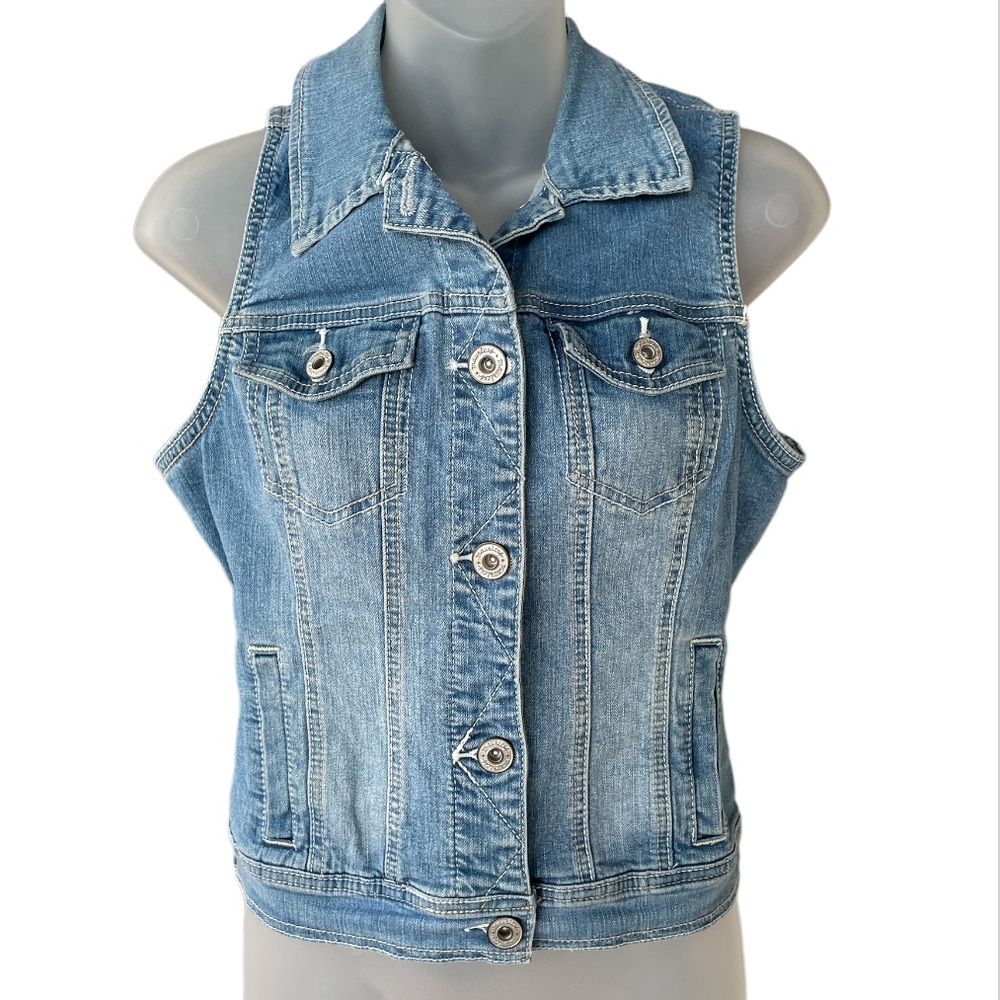 Maurices Blue Boxy Sleeveless Top with Notched Collar
